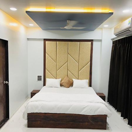 Hotel New City Light Surat Bagian luar foto