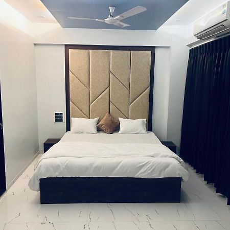 Hotel New City Light Surat Bagian luar foto