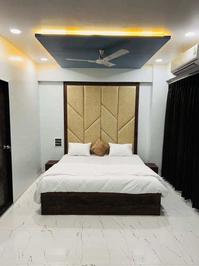 Hotel New City Light Surat Bagian luar foto