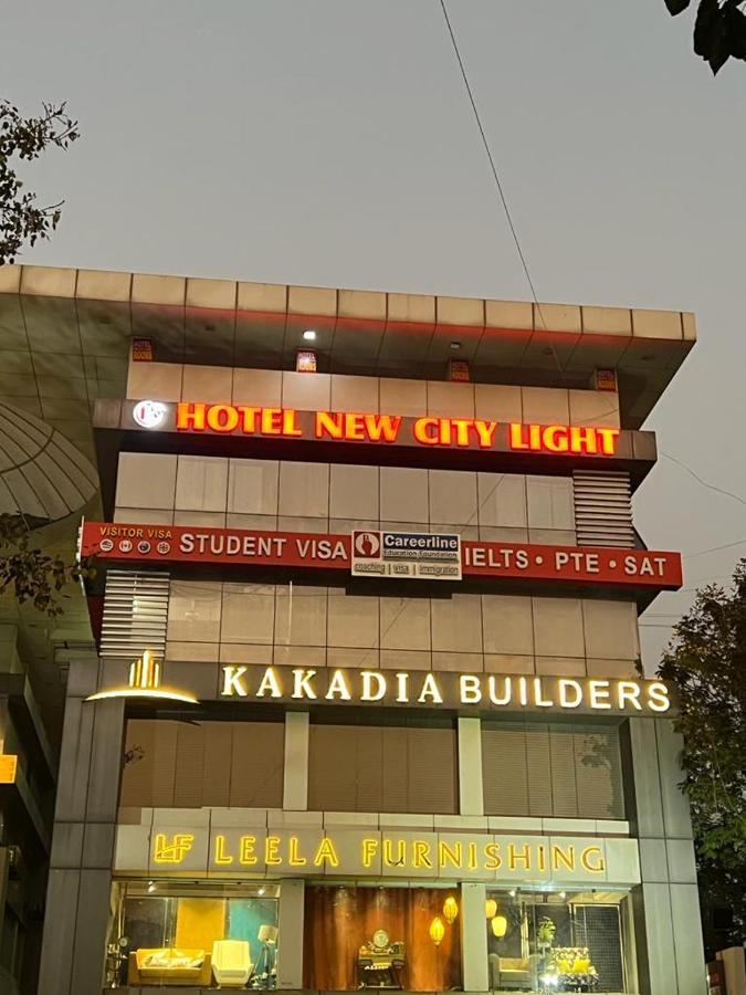 Hotel New City Light Surat Bagian luar foto