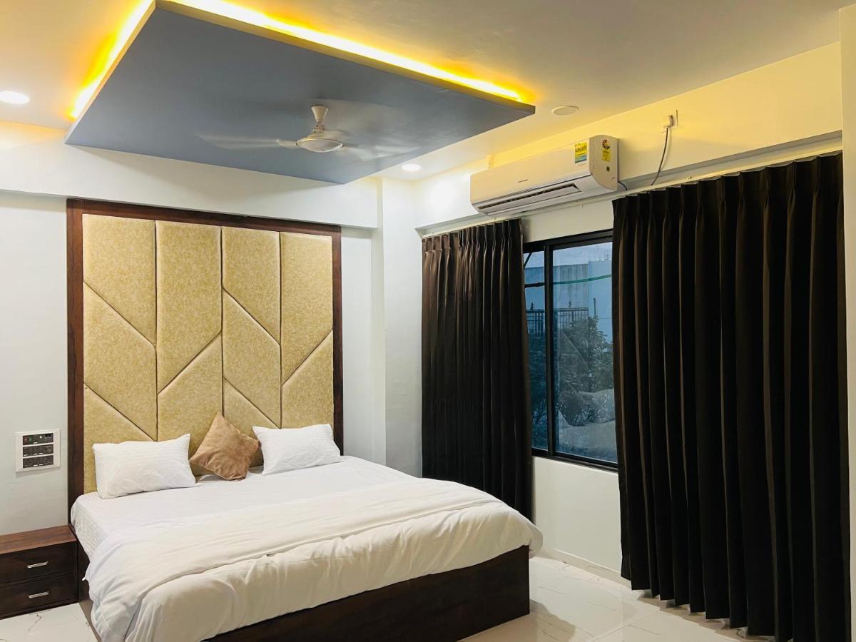 Hotel New City Light Surat Bagian luar foto