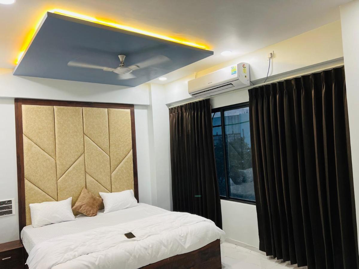 Hotel New City Light Surat Bagian luar foto