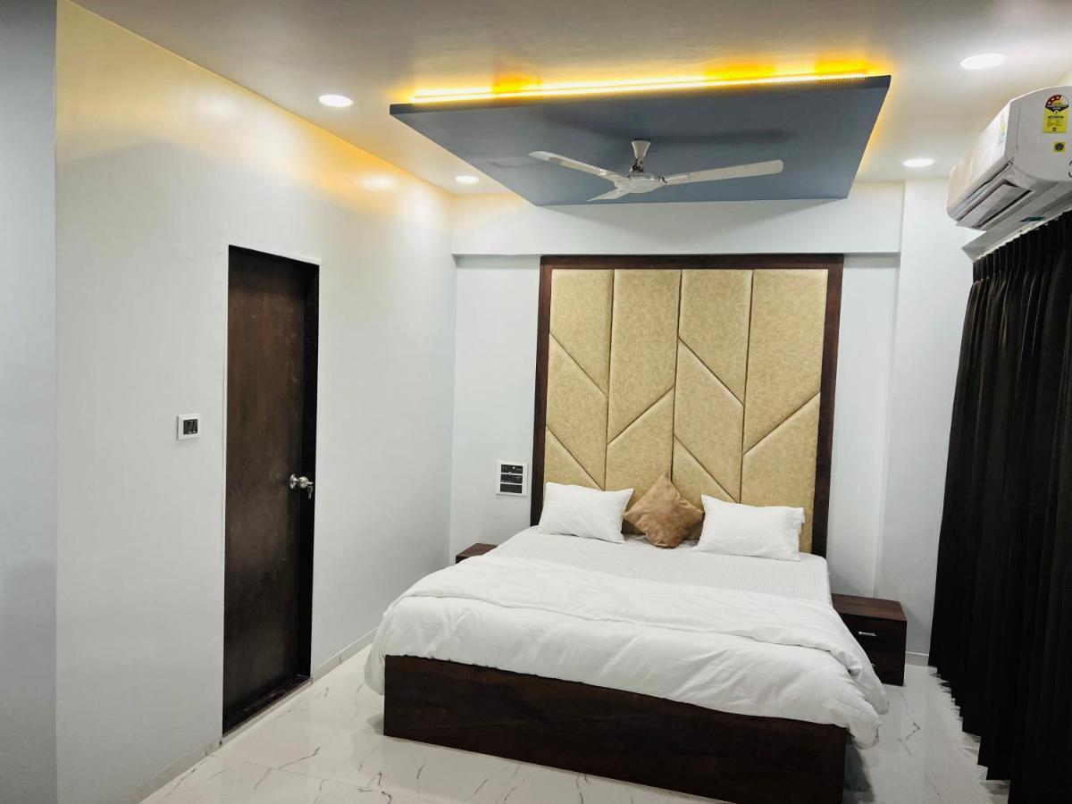 Hotel New City Light Surat Bagian luar foto