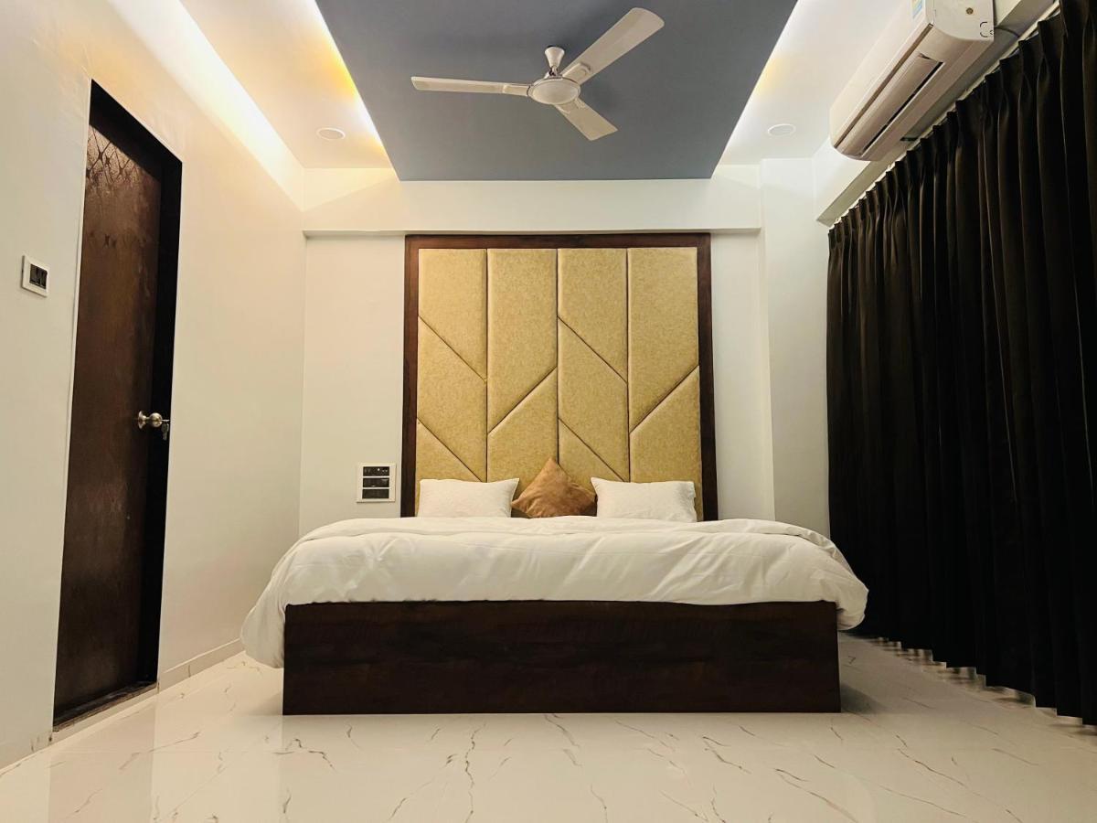 Hotel New City Light Surat Bagian luar foto