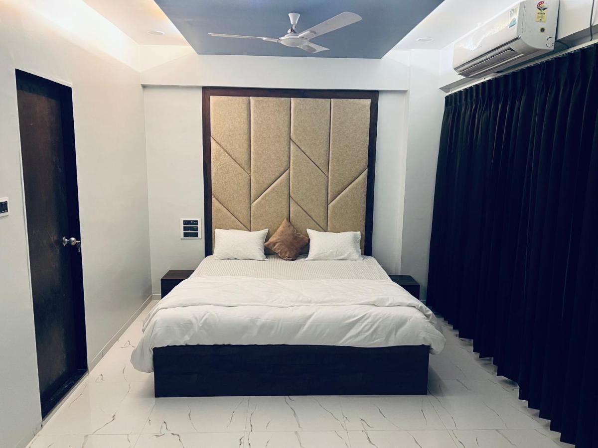 Hotel New City Light Surat Bagian luar foto