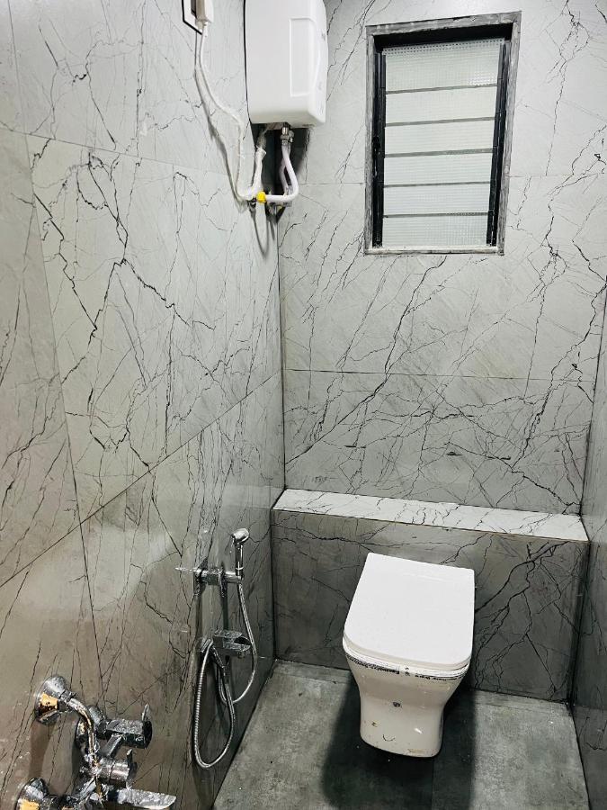 Hotel New City Light Surat Bagian luar foto