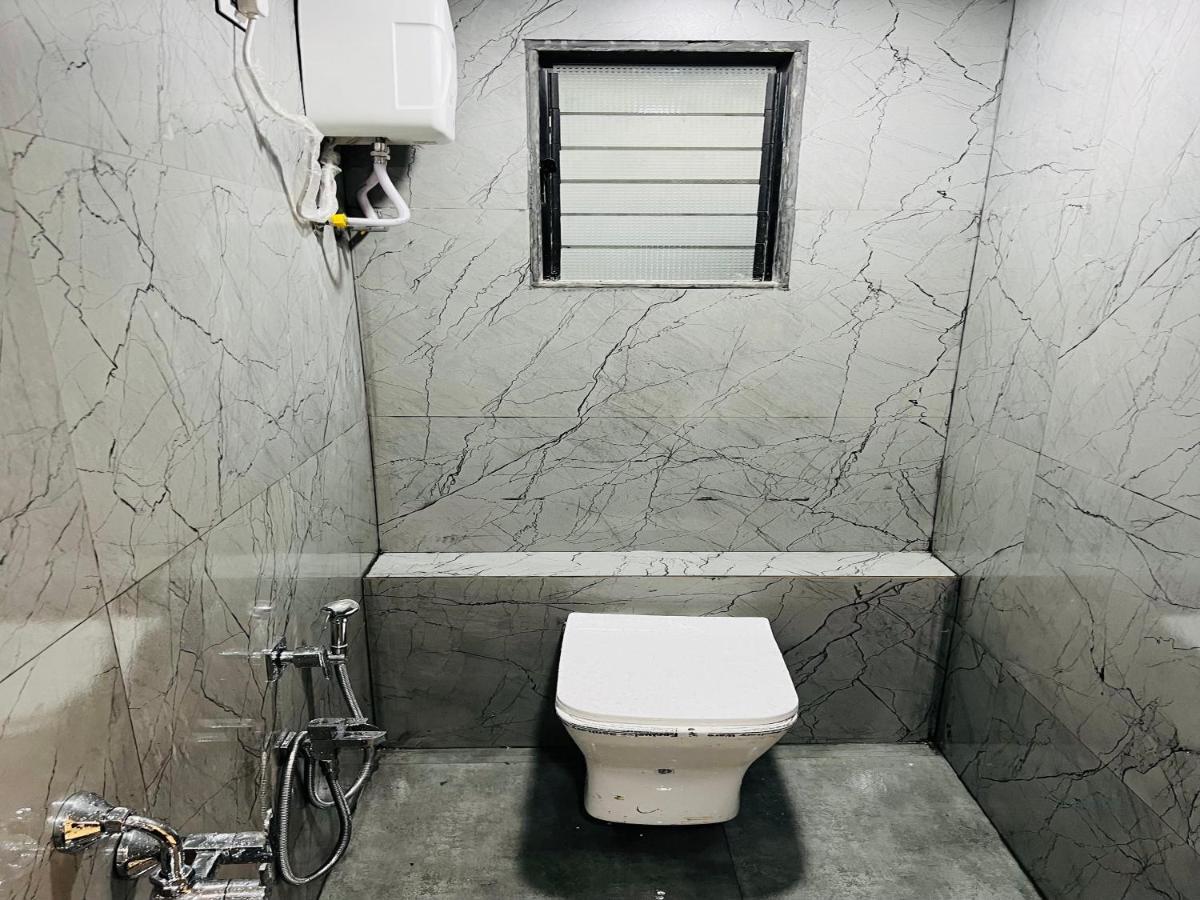 Hotel New City Light Surat Bagian luar foto