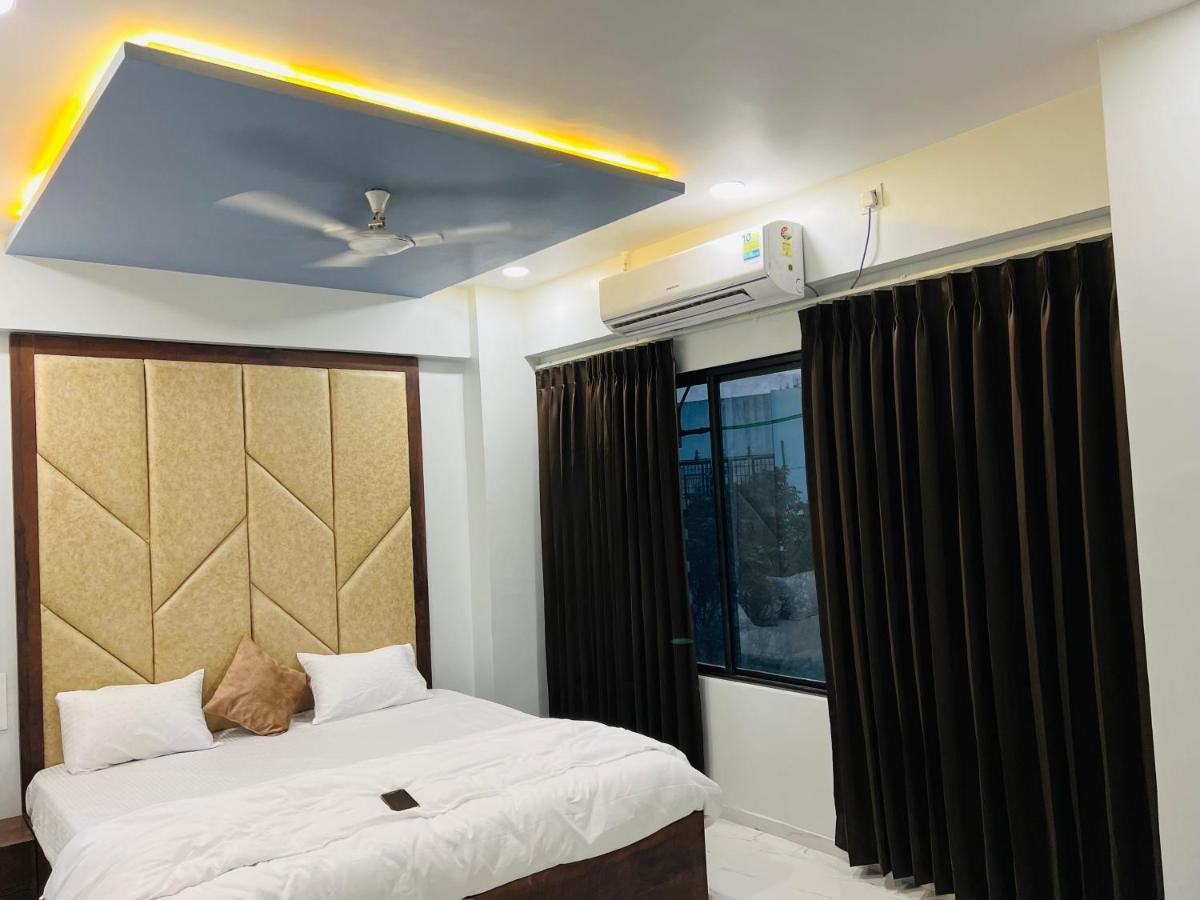 Hotel New City Light Surat Bagian luar foto