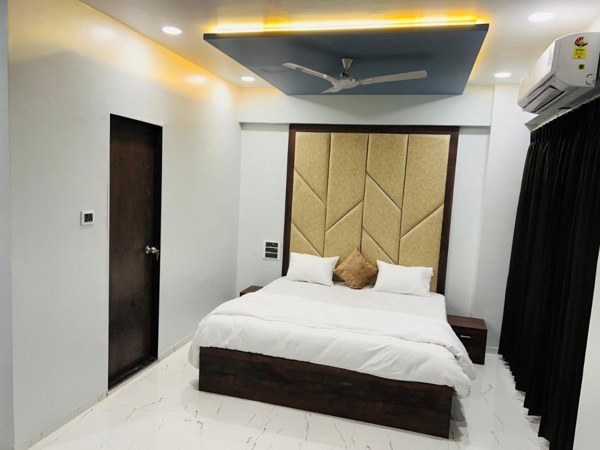 Hotel New City Light Surat Bagian luar foto
