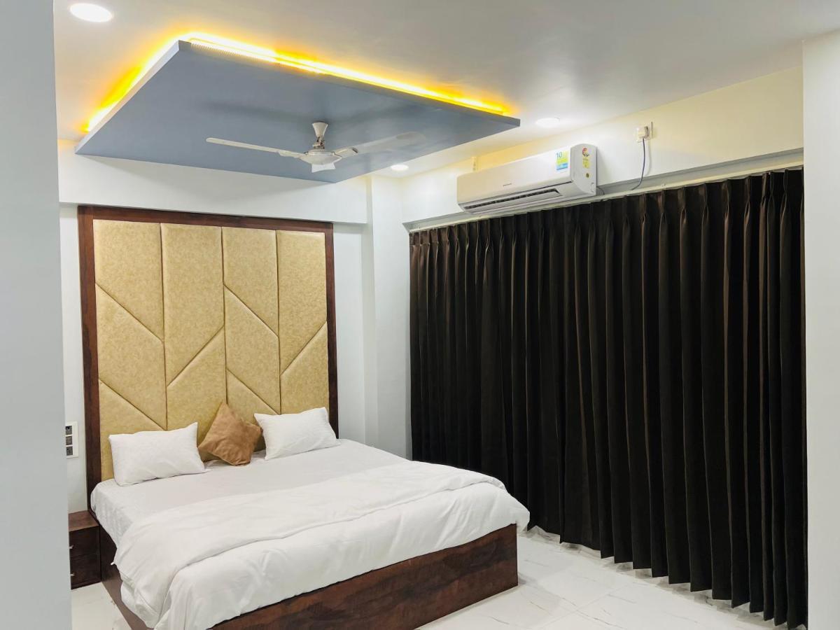 Hotel New City Light Surat Bagian luar foto