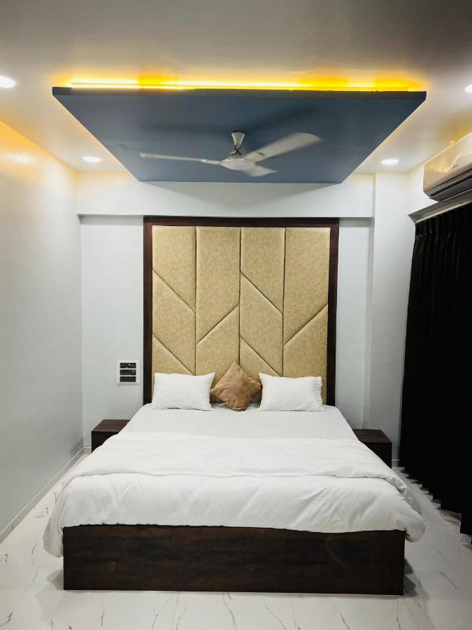 Hotel New City Light Surat Bagian luar foto
